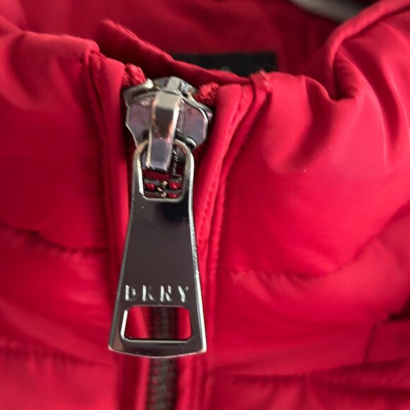 DKNY Quilted Puffer Jacket, Women's Size Medium in Wine Red - Picture 3 of 12